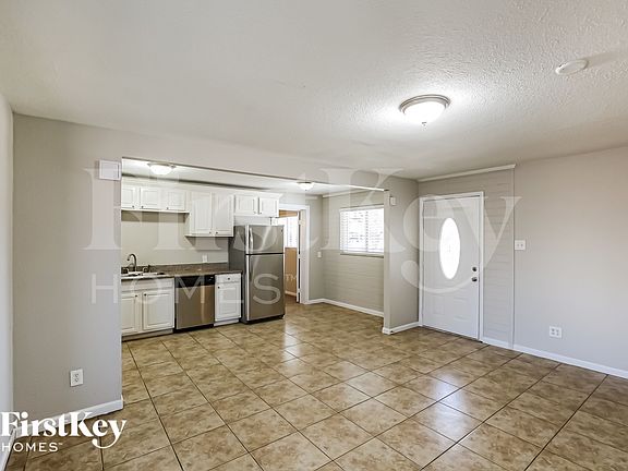 4th image of 2711 W Elm St