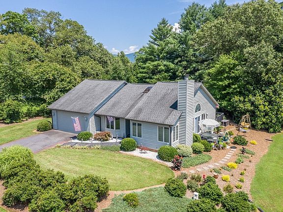 2nd image of 35 Island Bay Ct