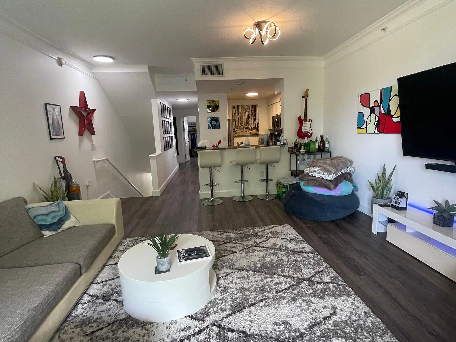 3 bed, 1454 sqft, $4,100 — Photo 2