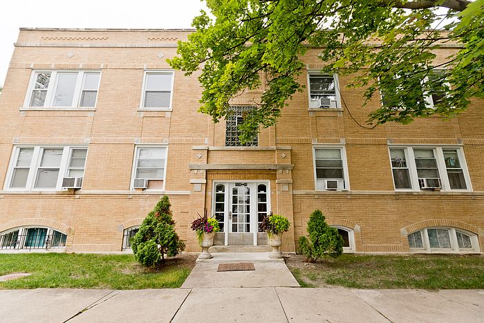 1st image of 4139 W Leland Ave #2E