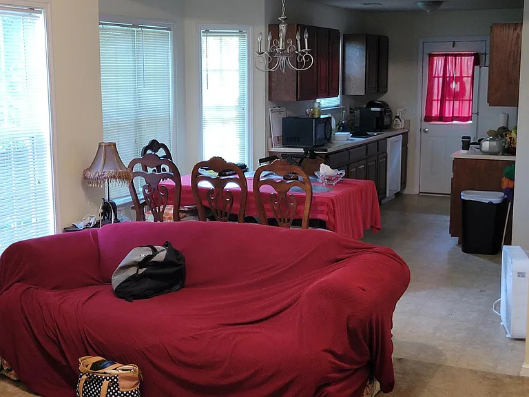 833 Elizabeth St — Photo 11
