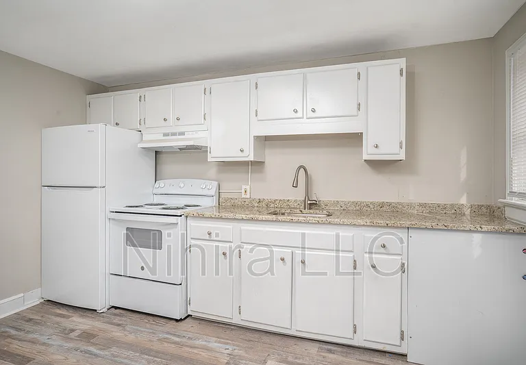 814 Sunset Ave #1 — Photo 2
