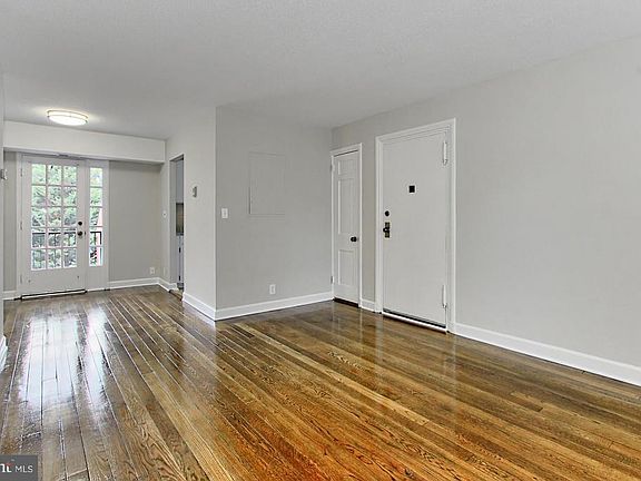 5th image of 2961 Columbus St #B1