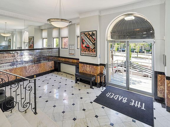 Condo Entry Foyer