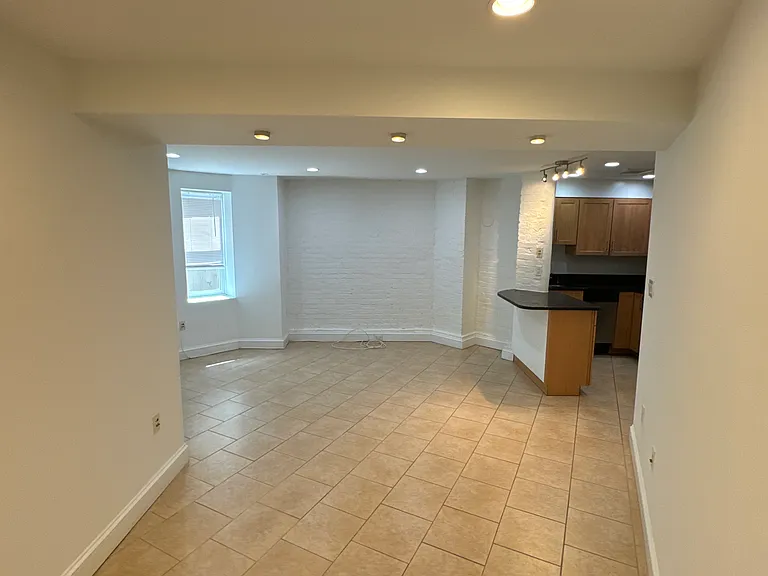 672 Maryland Ave NE #A — Photo 8
