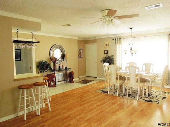 4th image of 28 Fenwick Ln