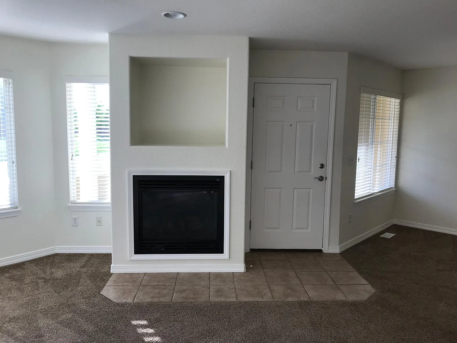 2 bed, 2.5 bath, 1746 sqft, $2,150 — Photo 3