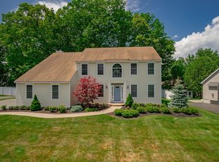 16 Long Shadow Dr, Latham, NY 12110