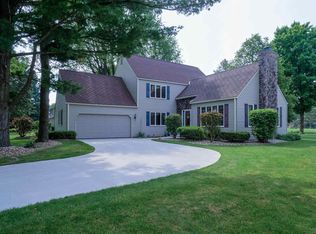16400 Fox Cross Dr, Granger, IN 46530