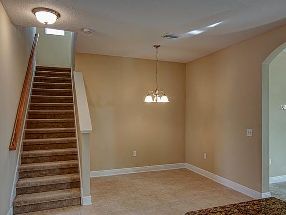 4th image of 2827 Shelton Ave