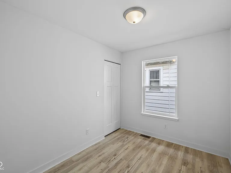 4074 Boulevard Pl — Photo 9