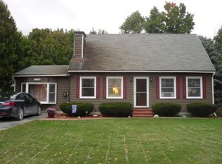 359 Lake Dr, North Bennington, VT 05257