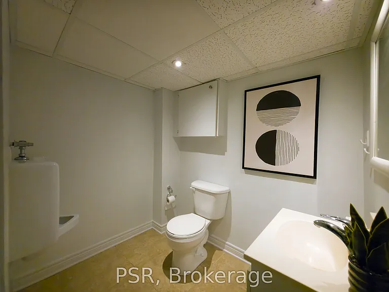 11 Elmsdale Dr — Photo 21