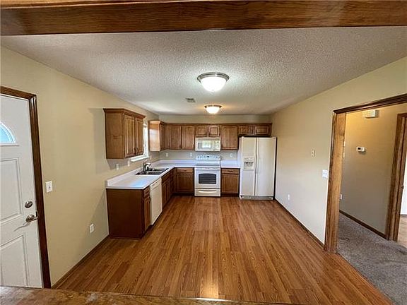 4th image of 1302 Blue Branch Dr