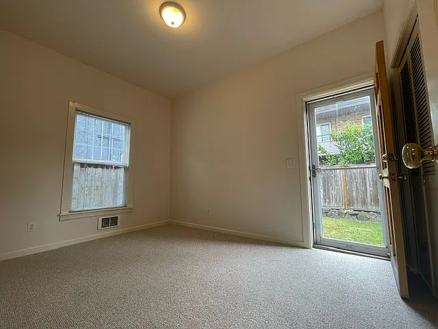 6100 Phinney Ave N — Photo 12