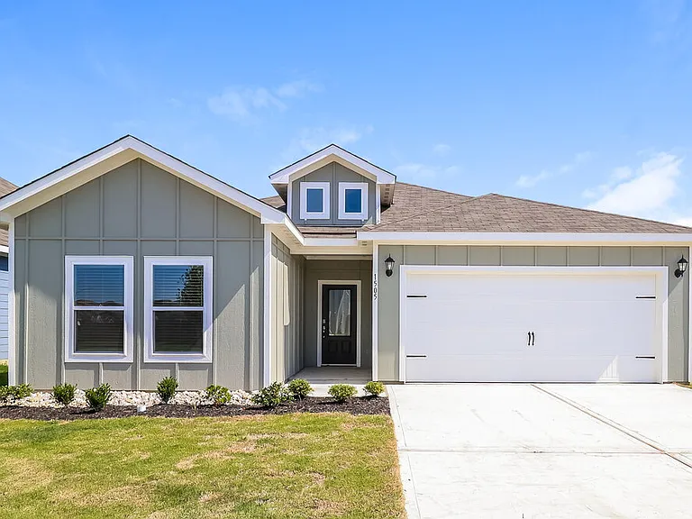 1505 Woodwinds Dr — Photo 1