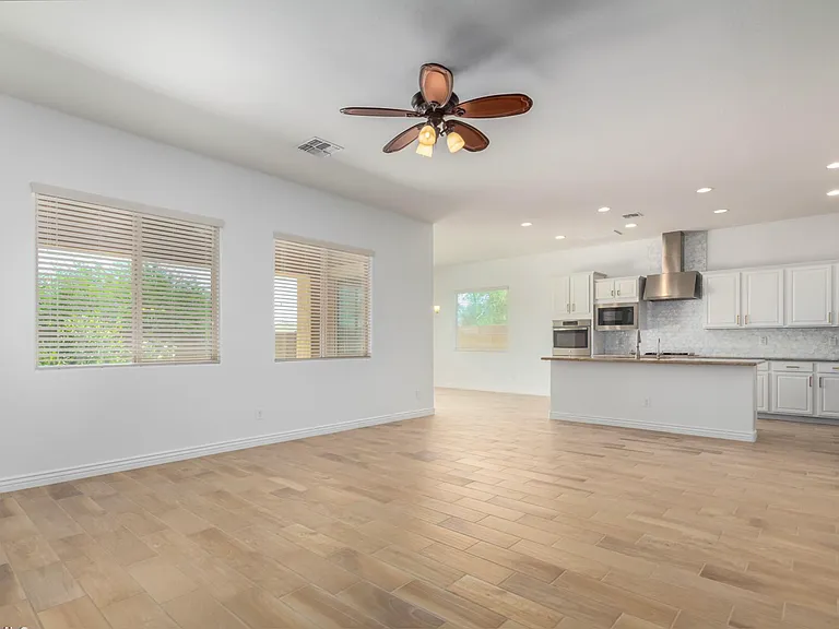 2615 W Balao Dr — Photo 9