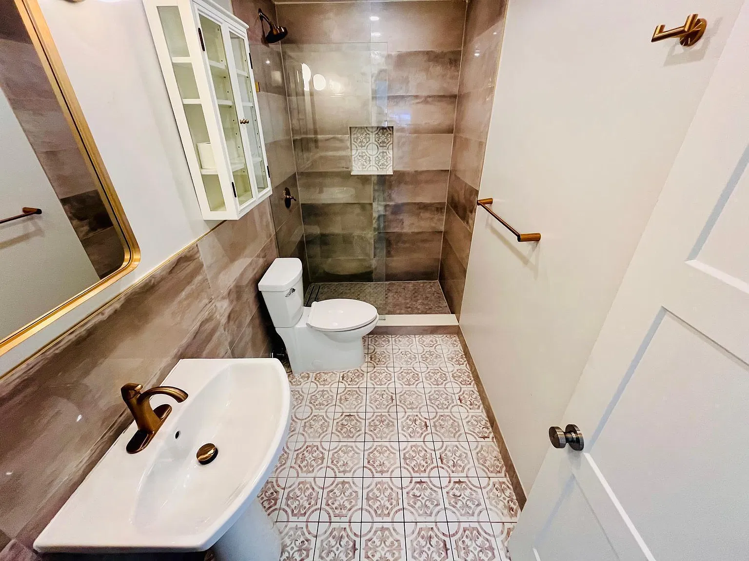 1 bed, 1.0 bath, 700 sqft, $1,895 — Photo 2