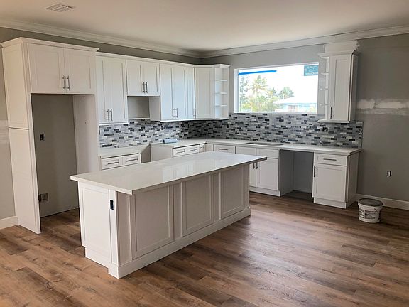 2nd image of 406 Calle Limon
