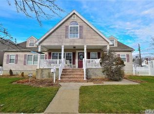 9 Henrietta Ave, Oceanside, NY 11572