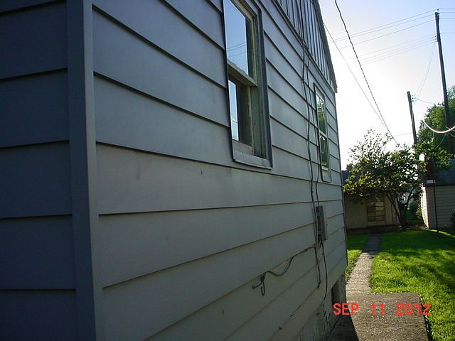 2nd image of 220 Monroe St