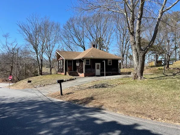 28 S Pond Rd, Plymouth, MA 02360