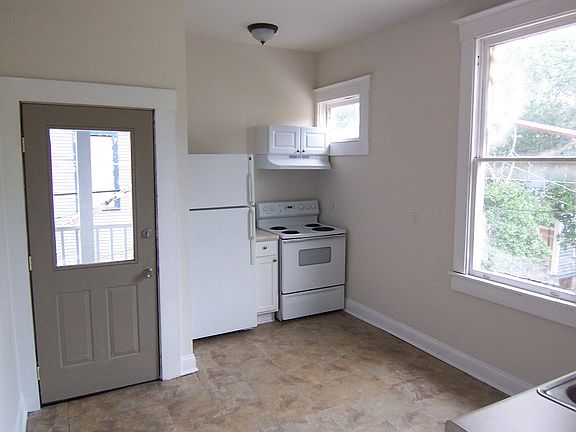 4th image of 217 1/2 W 32nd St