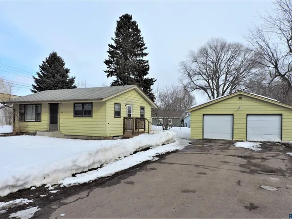 3208 N Lewis Ave, Sioux Falls, SD 57104
