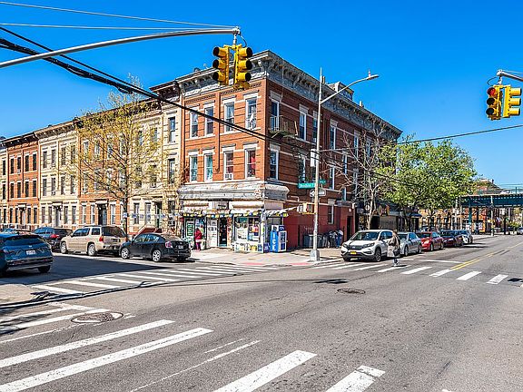 2nd image of 712 Cypress Ave