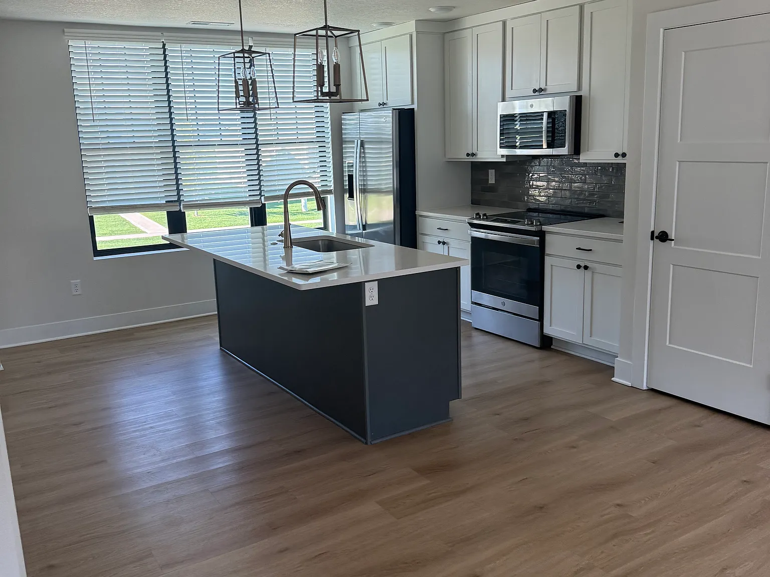 2 bed, 2.5 bath, 1156 sqft, $1,800 — Photo 4