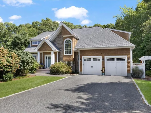 26 Thayer Ave, Narragansett, RI 02882