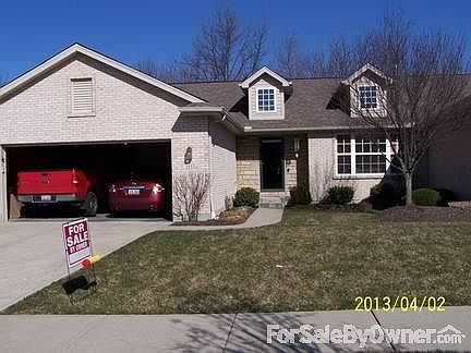 Front view
						:
						Middle Unit, saves on utilities