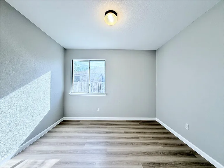 2417 Hallie Ln — Photo 35