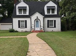 909 East St, Graham, TX 76450