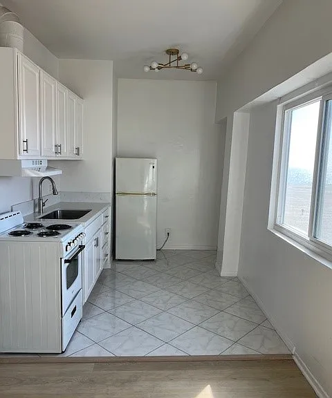 Beach House Apartments — Photo 8
