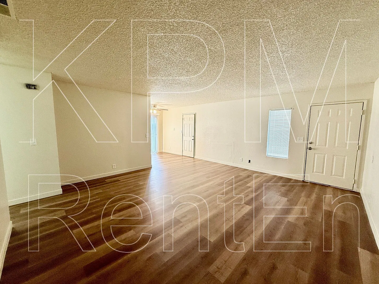 3 bed, 2.0 bath, 1170 sqft, $1,900 — Photo 4