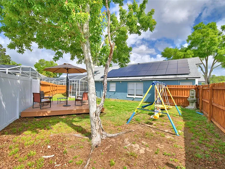 2935 Dickens Cir — Photo 52