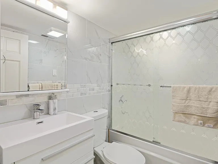 4 S Strawberry St — Photo 19