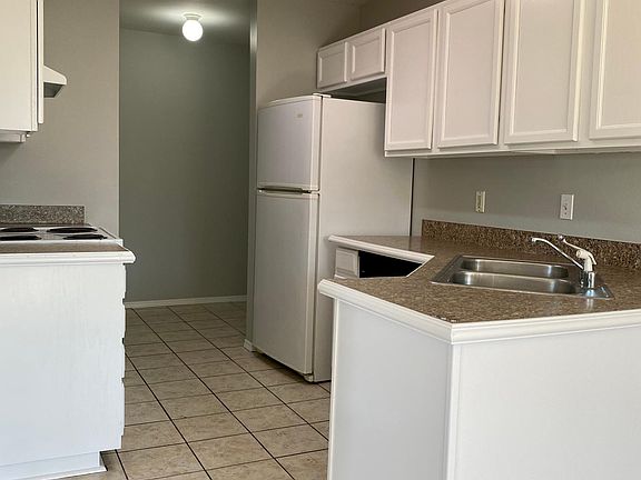 3rd image of 886 S Erika Ave