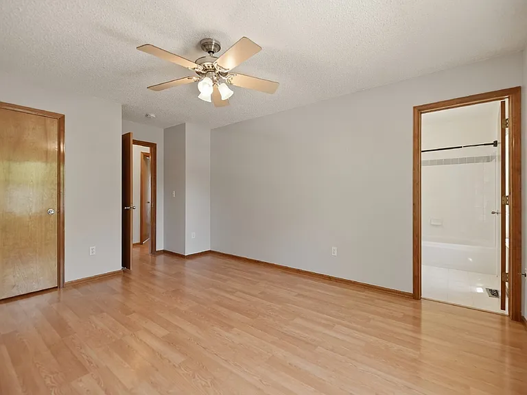 1321 W 132nd Pl — Photo 17