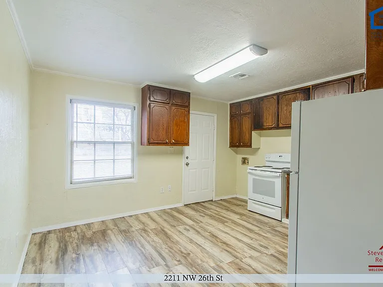 2211 NW 26th St — Photo 15