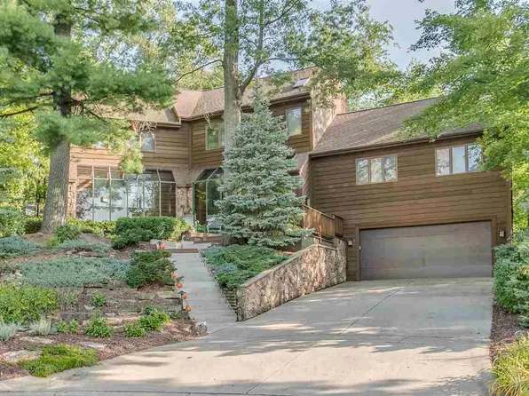 2051 Wintergreen Ct, Green Bay, WI 54304