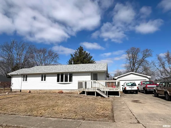 701 W High St, Elmwood, IL 61529