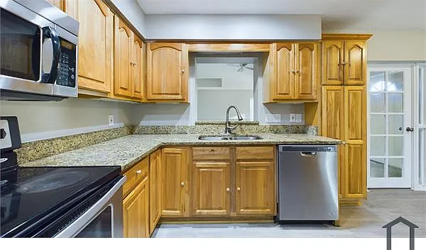 5 bed, 2083 sqft, $2,590 — Photo 4