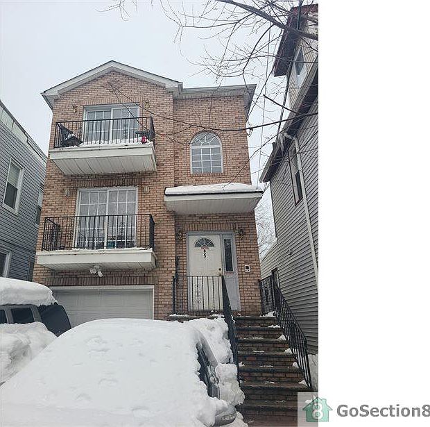 1st image of 822 S 18th St Floor 2