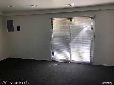 3rd image of 5618 Drake Hollow Dr W