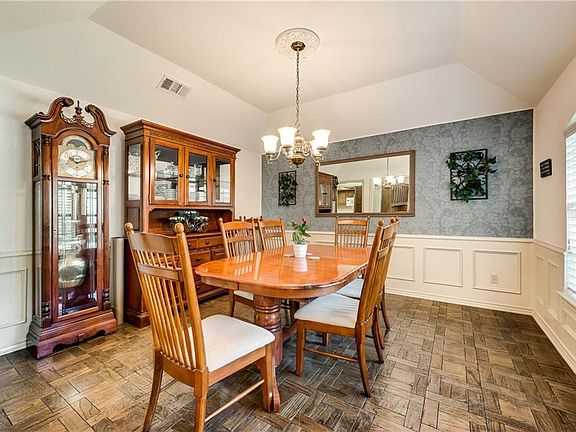 5th image of 726 Villa Creek Dr