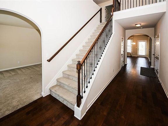 4th image of 615 Baymist Ct