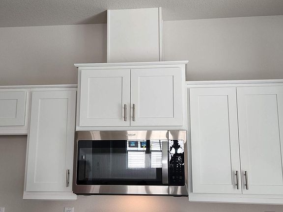 3rd image of 2215 Livesay Ln