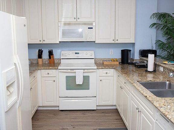 5th image of 80 Surfview Dr APT 604